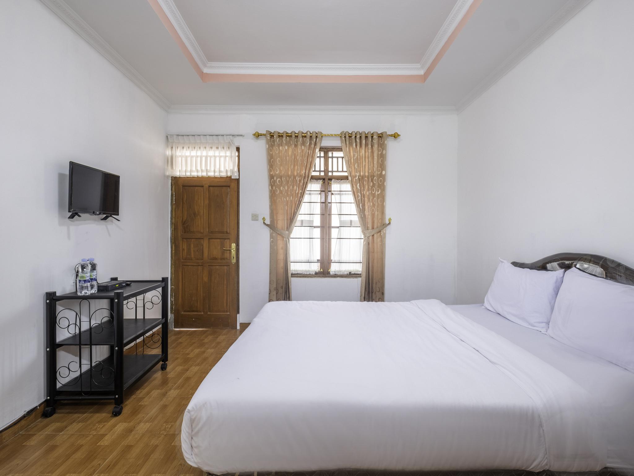 Hotel Capital O 1541 Puri Cikole Asri Lembang Exterior foto