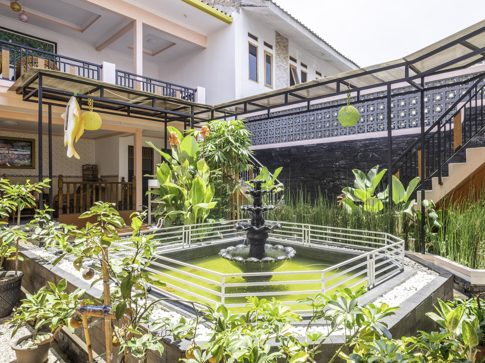 Hotel Capital O 1541 Puri Cikole Asri Lembang Exterior foto