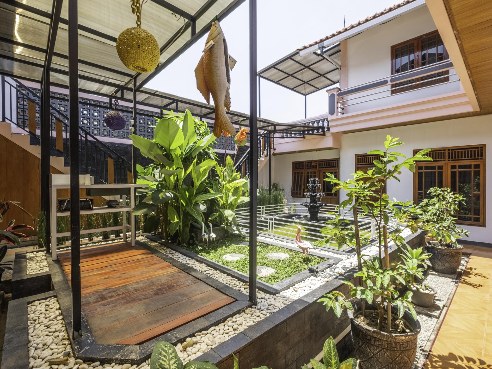 Hotel Capital O 1541 Puri Cikole Asri Lembang Exterior foto