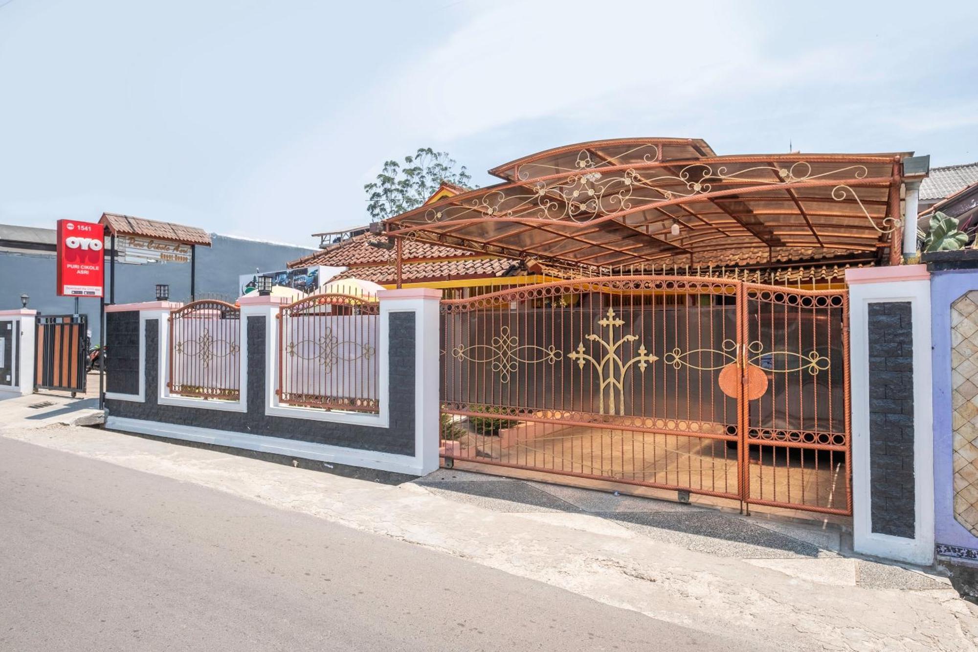 Hotel Capital O 1541 Puri Cikole Asri Lembang Exterior foto